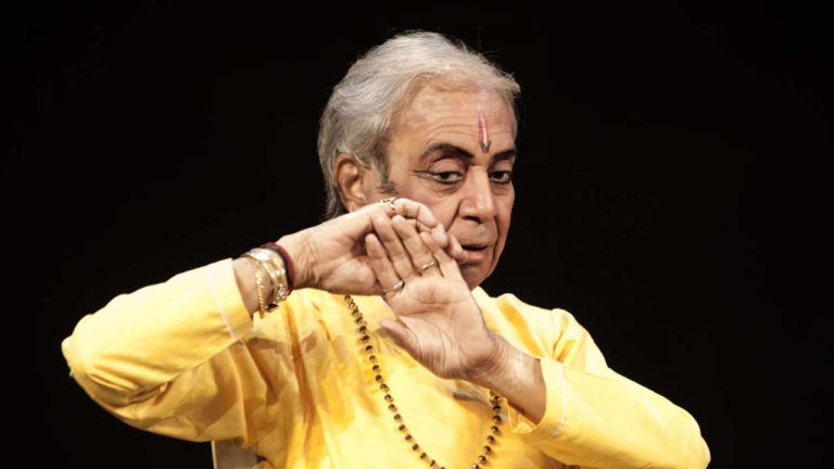 प्रसिद्ध कथक नर्तक पंडित बिरजू महाराज का निधन Kathak Dancer Birju Maharaj dies at 83,बिरजू महाराज की जीवनी(Awards)