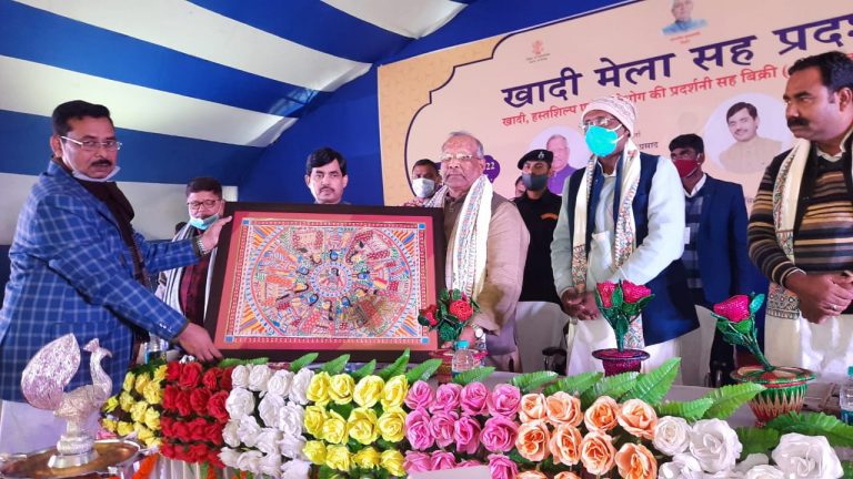 मुजफ्फरपुर में दस दिवसीय खादी मेला सह प्रदर्शनी का उद्घाटन,उप मुख्यमंत्री और उद्योग मंत्री  द्वारा