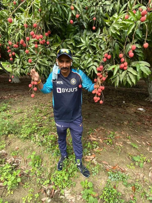 Sachin Tendulkar Fan Sudhir Reached Mumbai with Litchi & Lahthi