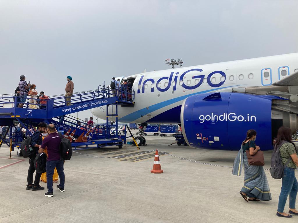 indigo flight makes emergency landing