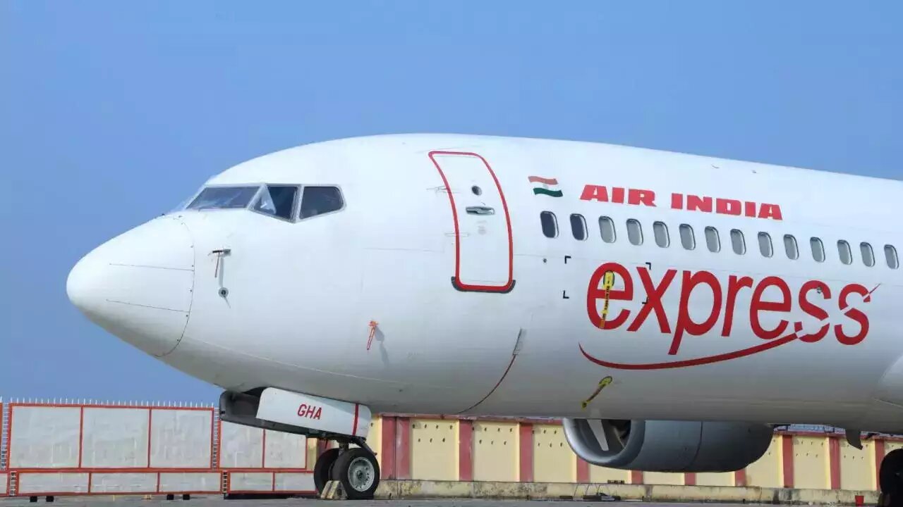 Air India Express के Bahrain-Kochi फ्लाइट के कॉकपिट में मिली जिंदा चिड़ियाँ
