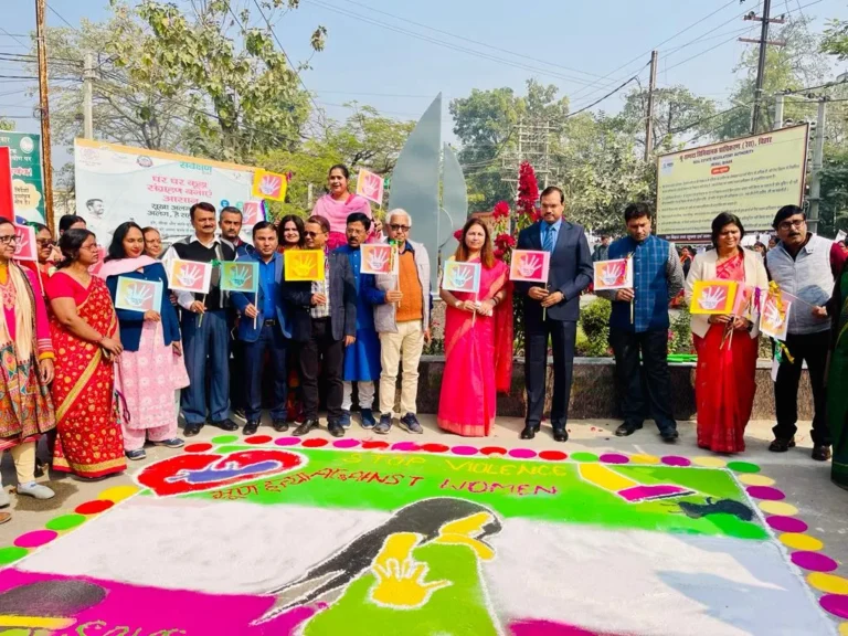 लैंगिक हिंसा के विरूद्ध महिलाओं की रैली, हिंसा सिर्फ पारिवारिक स्तर पर नहीं, मानसिक एवं शारीरिक हिंसा भी हिंसा की श्रेणी में आता है- जिला पदाधिकारी