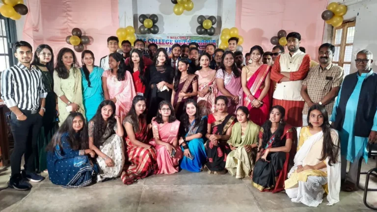 एल.एस. कॉलेज के पत्रकारिता विभाग में श्रेया और संजीत बनें मिस व मिस्टर फ्रेशर।