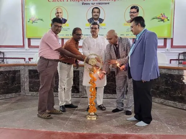 title muzaffarpur news लंगट सिंह कॉलेज और चंद्रगुप्त इंस्टीट्यूट ऑफ मैनेजमेंट पटना के संयुक्त तत्वावधान में विशेष व्याख्यान