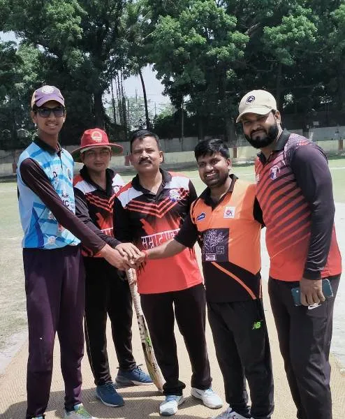 title Muzaffarpur Cricket News Two Captain with Umpires