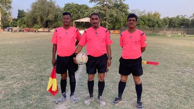 title Muzaffarpur District Football League निर्णायक के रूप में समीमुल हक उर्फ पप्पन,सुरेश महतो,और असगर हुसैन ने अपनी भूमिका निभाई।