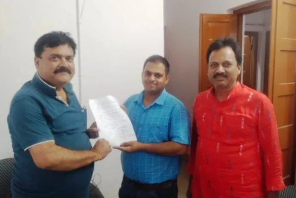 Dr Vikash with Dr Sanjay Kr Registrar BRABU