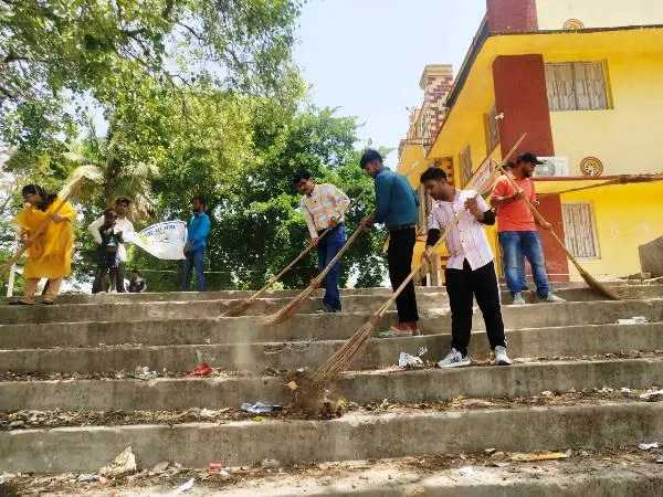 title Muzaffarpur news मिशन लाइफ स्वच्छता पखवाड़ा के तहत कॉलेज परिसर में स्वच्छता अभियान कार्यक्रम का आयोजन किया गया।