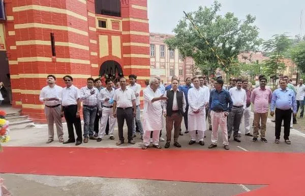 title Governor of Bihar Mr. Rajendra Vishwanath Arlekar V.C., Registrar of B.R.A. Bihar University and pthers Waiting for Governor to arrive