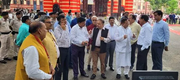 title Governor of Bihar Mr. Rajendra Vishwanath Arlekar V.C.,Registrar of B.R.A. Bihar University Waiting for Governor to arrive