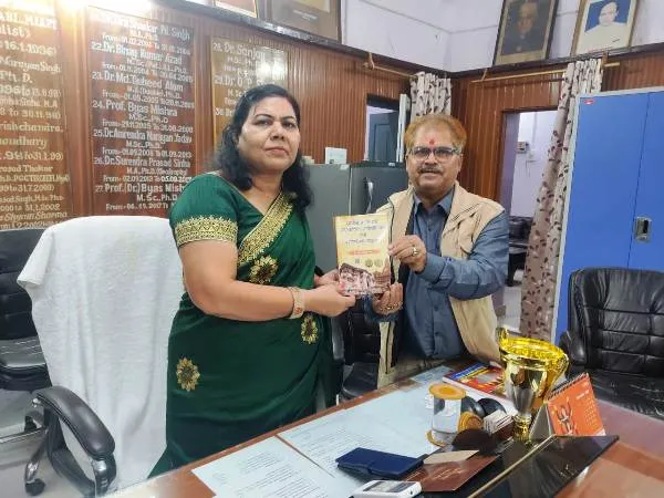 title RDS College Muzaffarpur RDS College Muzaffarpur पुस्तकें जीवन को रोशनी देती है-प्राचार्य डॉ. अमिता शर्मा