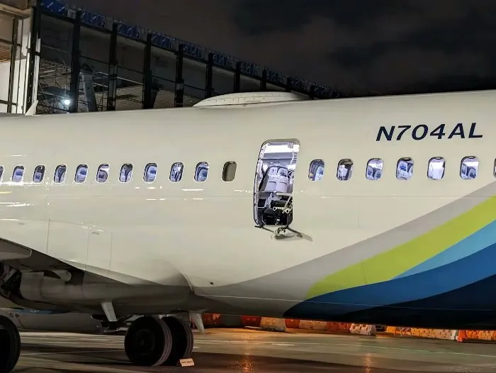 title Alaska Airlines AS1282 Max Boeing