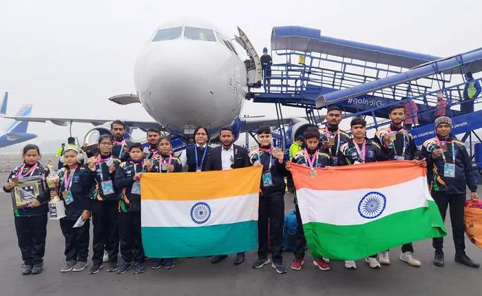 title South Asian Savate Championship South Asian Savate Championship से लौटे पदक विजेताओं का पटना ऐयरपोर्ट पर जोरदार स्वागत