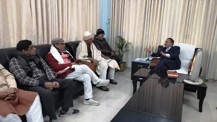 title Bihar University Bihar University शिक्षकों और कर्मचारियों का विश्वविद्यालय परिसर में रोषपूर्ण प्रदर्शन