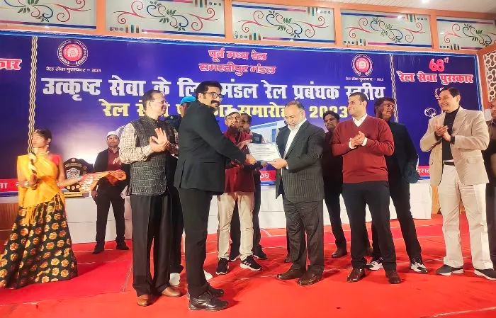 Muzaffarpur के राकेश कुमार मुख्य टिकट निरीक्षक 