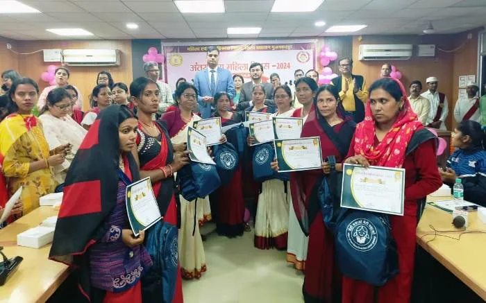 title International Womens Day International Womens Day पर आईसीडीएस के महिला कर्मियों एवं पदाधिकारी को सम्मान