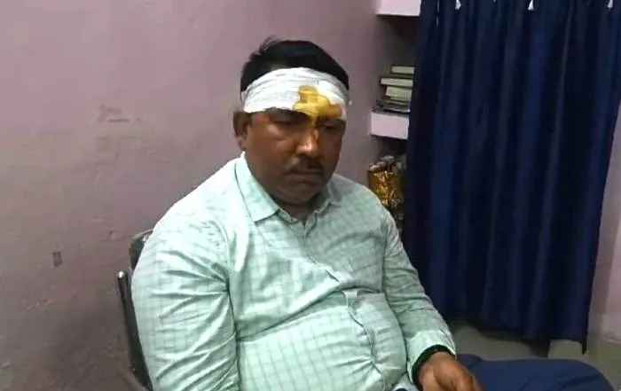 title Muzaffarpur Muzaffarpur डीईओ और प्राचार्य में हाथापाई