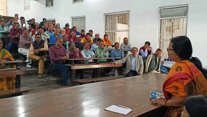 title RDS College RDS College में प्राचार्य डॉ अनीता सिंह की अध्यक्षता में स्टाफ काउंसिल की बैठक