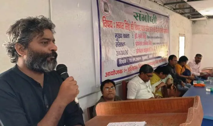 title RDS College RDS College के स्नातकोत्तर इतिहास विभाग के तत्वावधान में "भगत सिंह की विचार यात्रा और आज के दौर में उसकी प्रासंगिकता" विषय पर आयोजित संगोष्ठी