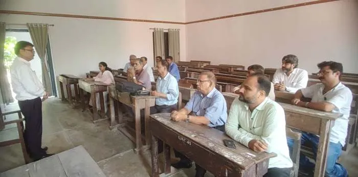 title LS College LS College में शोक सभा