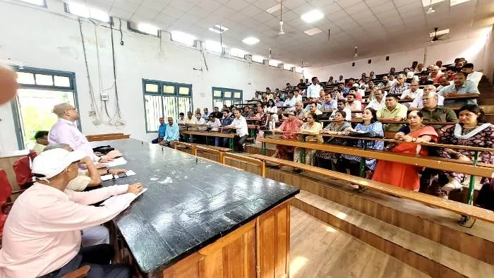 title LS College LS College में स्टाफ काउंसिल की बैठक