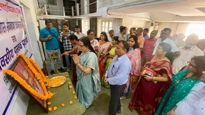 title RDS College RDS College के पुस्तकालय भवन में पुस्तकालय जगत के जनक डॉ एस आर रंगनाथन जन्मोत्सव सह दो दिवसीय पुस्तक प्रदर्शनी का आयोजन किया गया।