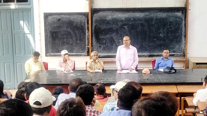 title LS College LS College में स्टाफ काउंसिल की बैठक