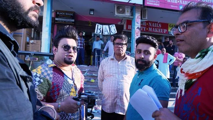 title Pad Gaye Pange Pad Gaye Pange Review : एक दिल को छू लेने वाली कॉमेडी जो हंसी और जीवन की वास्तविकताओं को संतुलित करती है.