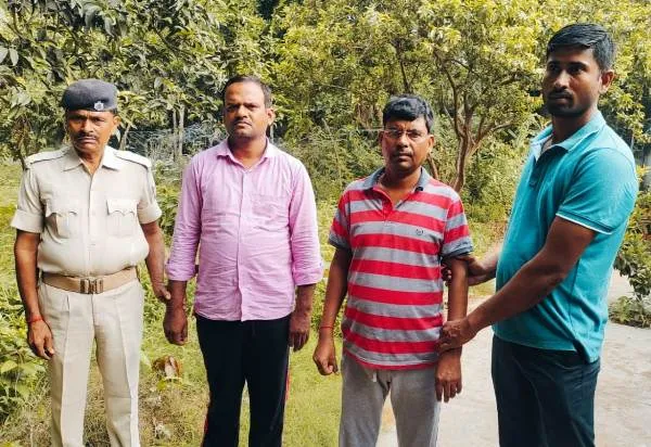 title Special Surveillance Unit Special Surveillance Unit पटना ने महाराजगंज के डीसीएलआर और लिपिक को रिश्वत लेते गिरफ्तार किया