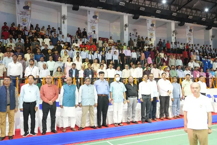 माननीय राज्यपाल श्री राजेंद्र अर्लेकर ने ध्वज फहराकर इस रोमांचक प्रतियोगिता का उद्घाटन किया।