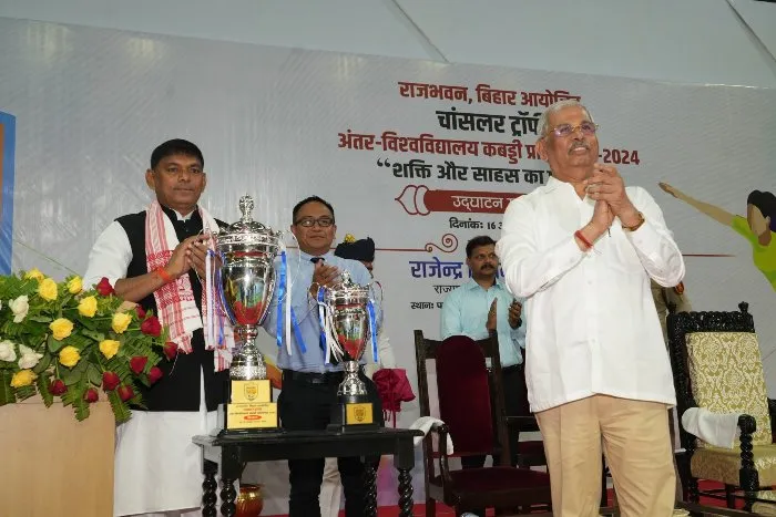Chancellor Cup Kabaddi माननीय राज्यपाल श्री राजेंद्र अर्लेकर ने ध्वज फहराकर इस रोमांचक प्रतियोगिता का उद्घाटन किया।