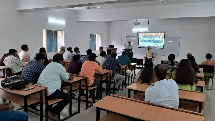 title SKJ Law College SKJ Law College में शिक्षक कक्षा में 'शिक्षा, शिक्षक और शिक्षण शैली' विषय पर एक कार्यशाला