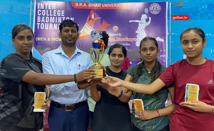 Girls Category Winner Inter College Badminton MDDM College With PTI Mr. Ram Dular Singh 