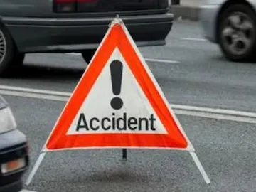 title Road Accident Road Accident रामपुरहरी Muzaffarpur में सड़क दुर्घटना: एक की मौत, दो घायल