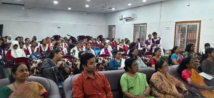 MDDM College में आत्महत्या रोकथाम पर व्याख्यान