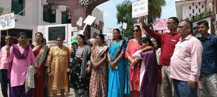 MDDM College में राष्ट्रीय पोषण सप्ताह पर छात्राओं ने निकाला जागरूकता मार्च