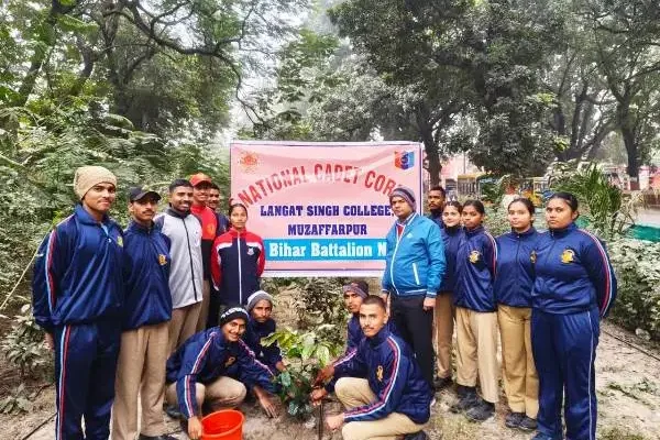 LS College में “एक पेड़ मां के नाम” वृक्षारोपण अभियान