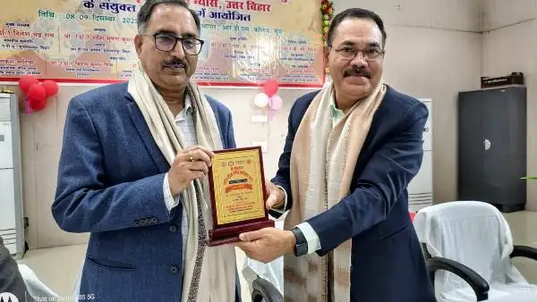 RDS College, आइक्यूएसी एवं शिक्षा संस्कृति उत्थान न्यास उत्तर बिहार के संयुक्त तत्वावधान में आयोजित दो दिवसीय वैदिक गणित कार्यशाला के समापन समारोह में उच्च शिक्षा निदेशक डॉ एन.के. अग्रवाल ने वेदों से गणित की उत्पत्ति और उसकी वर्तमान प्रासंगिकता पर प्रकाश डाला। कार्यक्रम में विशिष्ट अतिथियों ने छात्रों के बौद्धिक विकास, भारतीय ज्ञान परंपरा के विस्तार और भविष्य में कोर्स लागू करने की संभावनाओं पर सकारात्मक विचार व्यक्त किए।