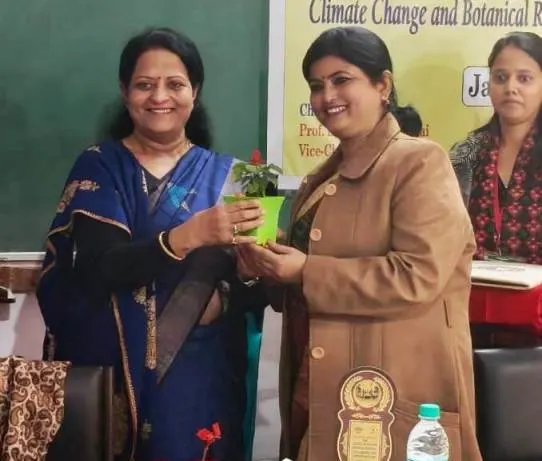 **Prof. Tanuja of Jamia Millia Islamia, an invited speaker, being felicitated by Prof. Neelam during the seminar.**