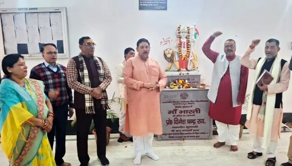 Mahashivratri पर विश्वविद्यालय के केंद्रीय ग्रंथालय में ‘माँ भारती’ की प्राण-प्रतिष्ठा, वैदिक मंत्रोच्चार के बीच राष्ट्रभक्ति का संदेश