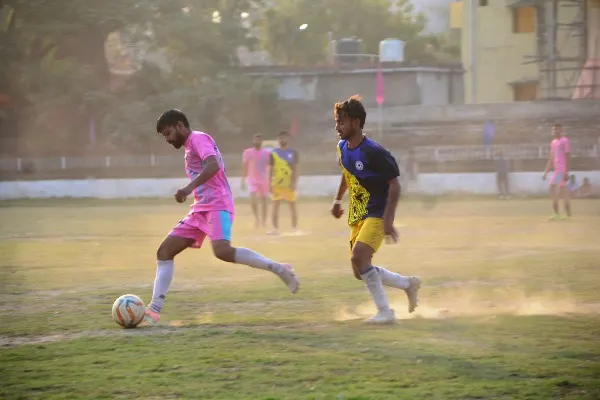 Lalit Vijay Memorial Football Tournament : सिवान ने मुजफ्फरपुर को हराकर फाइनल में बनाई जगह