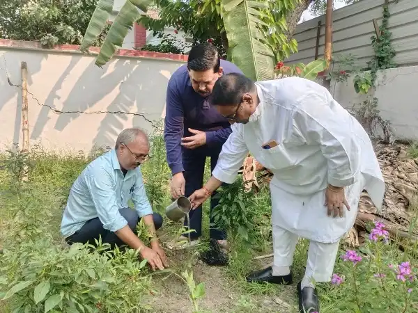विश्व पर्यावरण दिवस पर BRABU के कुलपति प्रो. दिनेश चन्द्र राय ने किया वृक्षारोपण