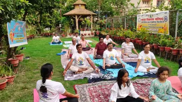 International Yoga Day पर भारत विकास परिषद् का योग आयोजन, स्व. अभय कुमार को मरणोपरांत सम्मान