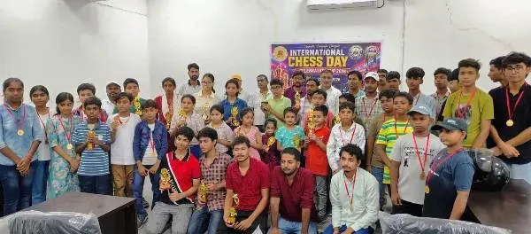 title International Chess Day मुजफ्फरपुर में International Chess Day रैपिड कप: ग्रामीण एसपी ने विजेताओं को किया सम्मानित