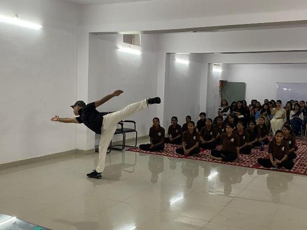 title SKJ Law College SKJ Law College में मार्शल आर्ट प्रशिक्षण शुरू, अंतिम वर्ष के छात्रों को विदाई