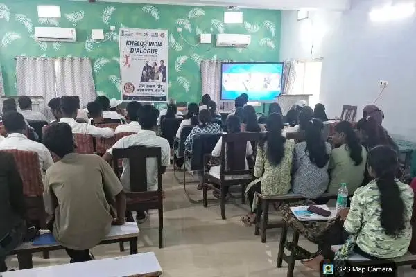 Science College Sitamarhi में छात्रों ने सुना प्रधानमंत्री नरेंद्र मोदी का वर्चुअल खेलो इंडिया युवा संवाद