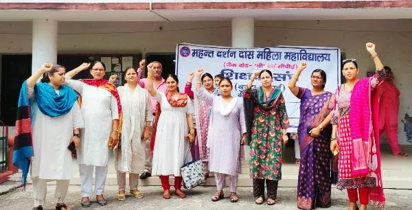 BRABU में University Act-2026 के विरोध में लगातार छठे दिन भी प्रदर्शन