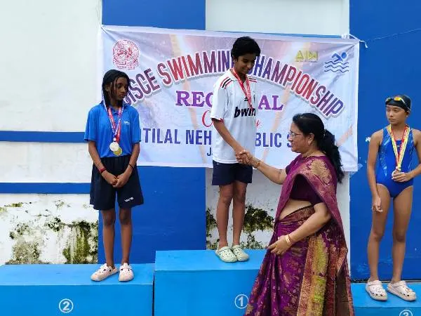 Muzaffarpur की युवा तैराक समायरा ने CISCE Swimming Competition में जीते तीन स्वर्ण पदक