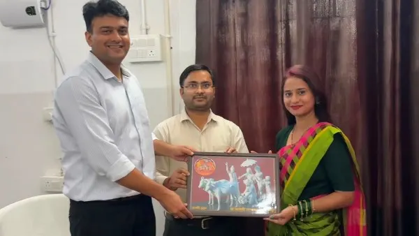 Sitamarhi के कराटे कोच प्रत्यक्ष कुमार झा और अनामिका झा सम्मानित