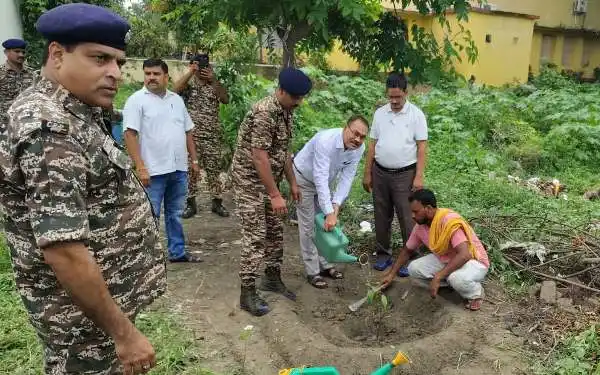 RDS College एवं CRPF के संयुक्त तत्वावधान में कॉलेज परिसर में वृक्षारोपण 